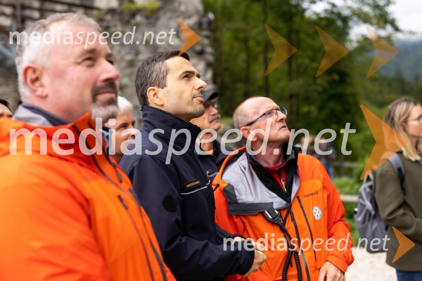  ... ;  Matej Tonin, podpredsednik vlade in minister za obrambo;  ... Vaja reševanja v gorah s pomočjo helikopterja