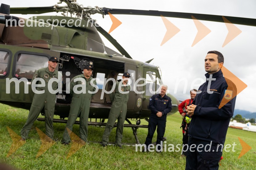  ... ;  ... ;  ... ;  ... ;  ... ;  Matej Tonin, podpredsednik vlade in minister za obramboVaja reševanja v gorah s pomočjo helikopterja