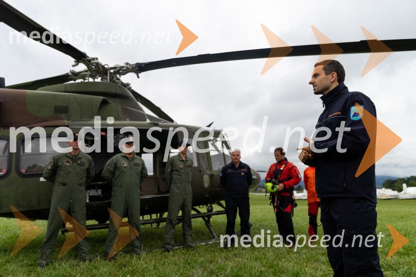  ... ;  ... ;  ... ;  ... ;  ... ;  Matej Tonin, podpredsednik vlade in minister za obramboVaja reševanja v gorah s pomočjo helikopterja