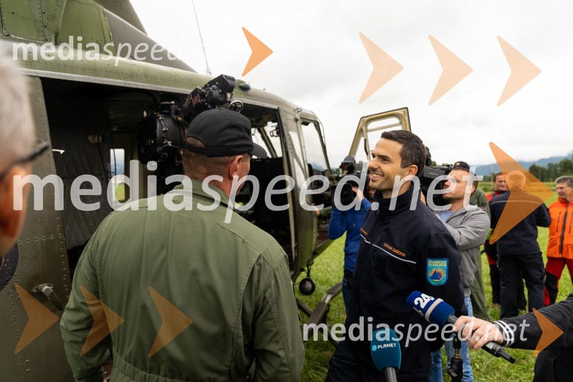  ... ;  Matej Tonin, podpredsednik vlade in minister za obramboVaja reševanja v gorah s pomočjo helikopterja