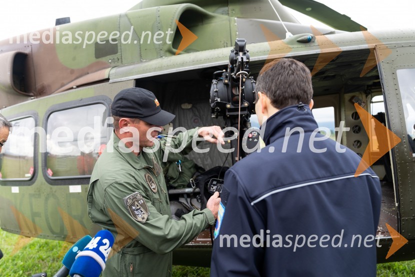  ... ;  Matej Tonin, podpredsednik vlade in minister za obramboVaja reševanja v gorah s pomočjo helikopterja