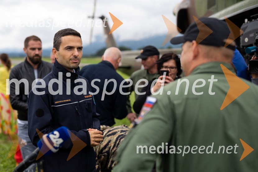  Matej Tonin, podpredsednik vlade in minister za obrambo;  ... Vaja reševanja v gorah s pomočjo helikopterja