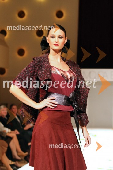 Modna revija Mojce Beseničar - manekenka Tina Zajc, nekdanja Miss SlovenijeModna revija Mojce Beseničar