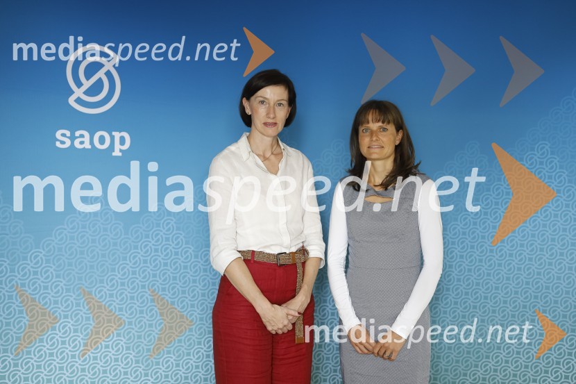  Petra Šinigoj, direktorica, SAOP, d. o. o.;  ... Podpis pogodbe med direktorjema SAOP d.o.o. in Opal informatika d.o.o.