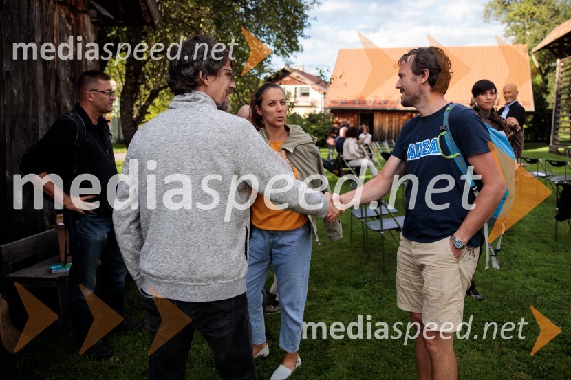 Marcel Štefančič in Boštjan Videmšek, pogovor na Škrabčevi domačiji
