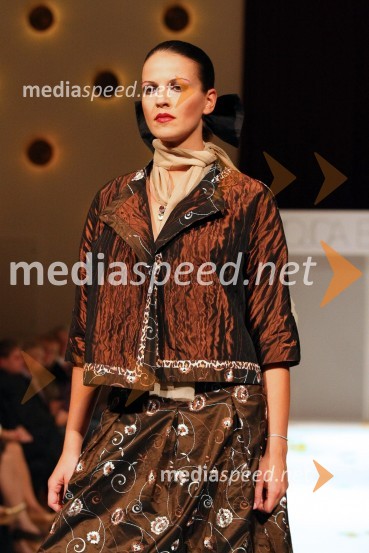 Modna revija Mojce BeseničarModna revija Mojce Beseničar