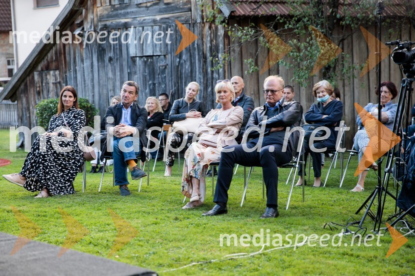  ... ;  ... ;  Sonja Poljanšek Škrabec, lastnica Welness centra Sunny;  Janez  Škrabec, direktor Riko d.o.o., predsednik Slovensko-ruskega poslovnega sveta, častni konzul BelorusijeMarcel Štefančič in Boštjan Videmšek, pogovor na Škrabčevi domačiji