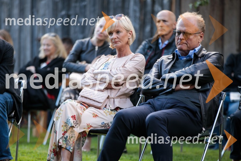  Sonja Poljanšek Škrabec, lastnica Welness centra Sunny;  Janez  Škrabec, direktor Riko d.o.o., predsednik Slovensko-ruskega poslovnega sveta, častni konzul BelorusijeMarcel Štefančič in Boštjan Videmšek, pogovor na Škrabčevi domačiji