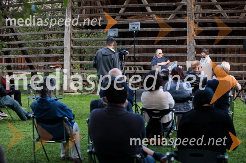 Marcel Štefančič in Boštjan Videmšek, pogovor na Škrabčevi domačiji