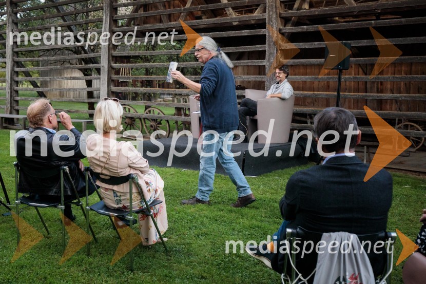  ... ;  ... ; mag. Marcel Štefančič ml., filmski kritik, publicist in TV voditelj;  Boštjan  Videmšek, avtor besedila, novinar, vojni poročevalec, prejemnik nagrade za Delovega novinarja leta 2016;  ... Marcel Štefančič in Boštjan Videmšek, pogovor na Škrabčevi domačiji