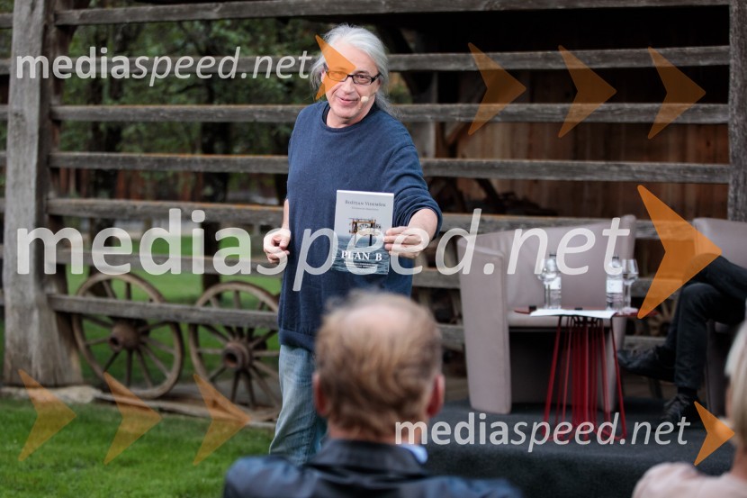 mag. Marcel Štefančič ml., filmski kritik, publicist in TV voditelj;  ... Marcel Štefančič in Boštjan Videmšek, pogovor na Škrabčevi domačiji