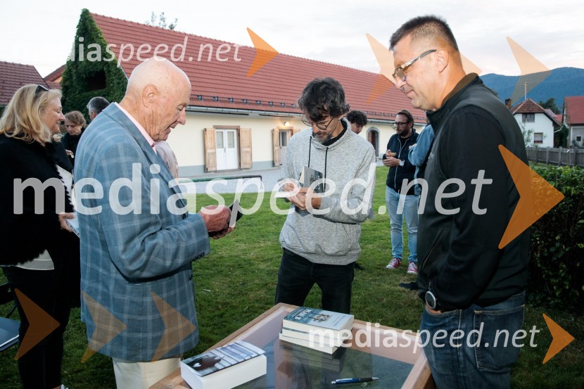  ... ;  ... ;  Boštjan  Videmšek, avtor besedila, novinar, vojni poročevalec, prejemnik nagrade za Delovega novinarja leta 2016;  ... Marcel Štefančič in Boštjan Videmšek, pogovor na Škrabčevi domačiji