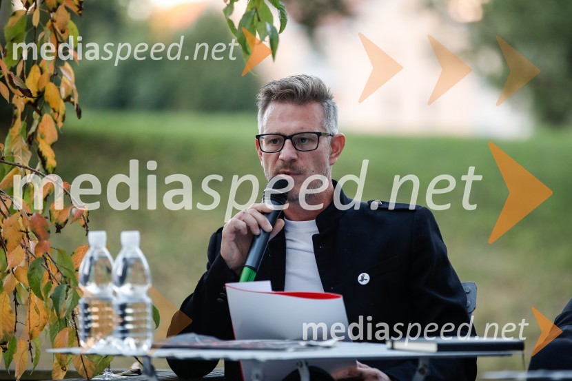  Tibor Mihelič Syed, direktor, Slovensko mladinsko gledališčeSlovensko mladinsko gledališče, predstavitev 65. sezone