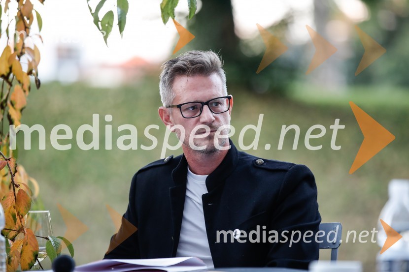  Tibor Mihelič Syed, direktor, Slovensko mladinsko gledališčeSlovensko mladinsko gledališče, predstavitev 65. sezone