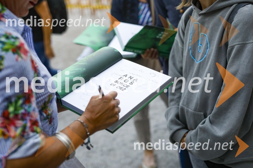 Sonce in dež, kuharska monografija Ane RošAna Roš, predstavitev kuharske monografije Sonce in dež