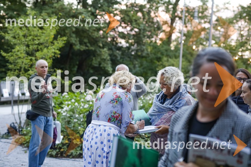  Ana Roš Stojan, kuharska mojstrica in najboljša chefinja na svetu po izboru akademije The World's 50 Best Restaurants ter direktorica Hiše Franko;  ... Ana Roš, predstavitev kuharske monografije Sonce in dež