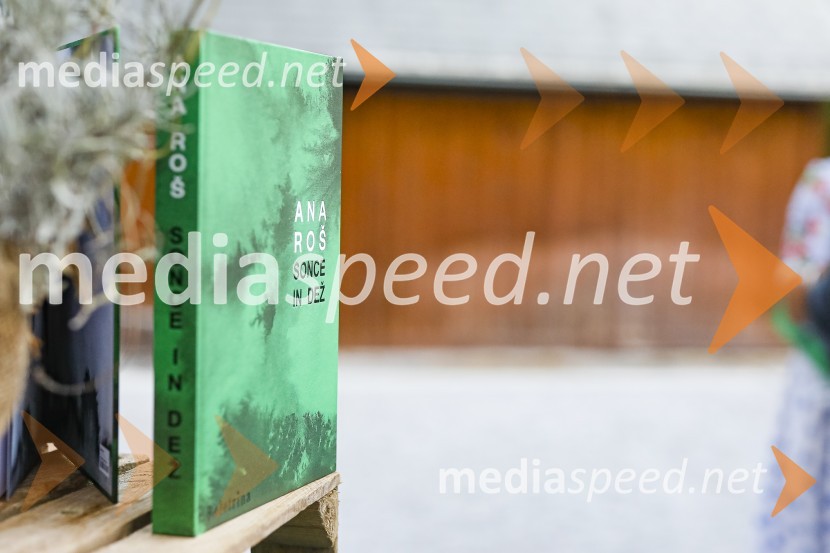 Sonce in dež, kuharska monografija Ane RošAna Roš, predstavitev kuharske monografije Sonce in dež