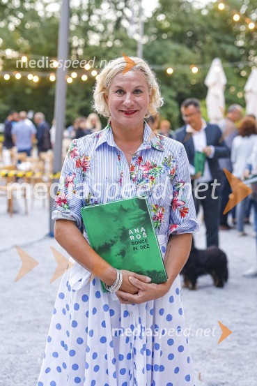  Ana Roš Stojan, kuharska mojstrica in najboljša chefinja na svetu po izboru akademije The World's 50 Best Restaurants ter direktorica Hiše FrankoAna Roš, predstavitev kuharske monografije Sonce in dež