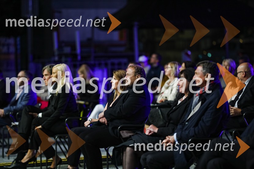 mag. David Kastelic, predsednik uprave, Zavarovalnica Sava, d.d.; dr. Jerneja Kastelic, direktorica, Mercator nepremičnine;  Janja Lamberger;  Darko  Brlek, direktor in umetniški vodja, Festival Ljubljana;  Tanja Pečar, odvetnica;  Borut Pahor, predsednik Republike SlovenijePoletna noč, gala koncert v okviru 68. Ljubljana Festivala