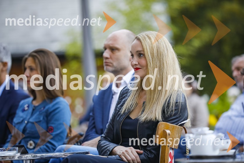  Maja Čander, direktorica, zavod Kreativna bazaAna Roš, predstavitev kuharske monografije Sonce in dež