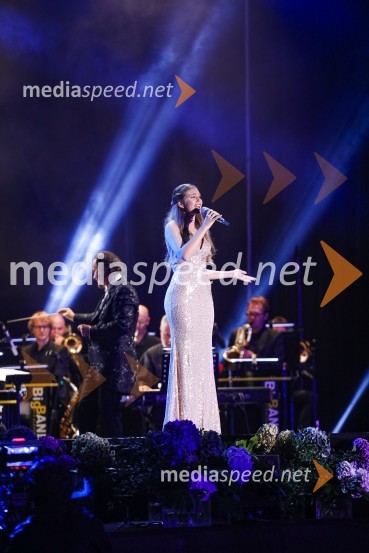  Patrik Greblo, dirigent;  Saša Lešnjek, pevka, igralkaPoletna noč, gala koncert v okviru 68. Ljubljana Festivala