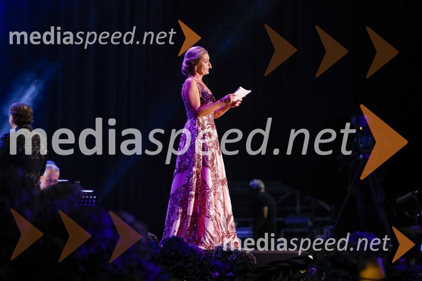  Bernarda Žarn, voditeljicaPoletna noč, gala koncert v okviru 68. Ljubljana Festivala