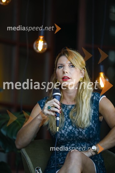  Kaja Sajovic, novinarka RTV SlovenijaAna Roš, predstavitev kuharske monografije Sonce in dež