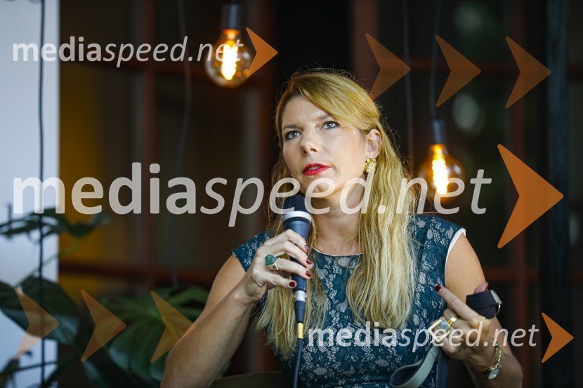  Kaja Sajovic, novinarka RTV SlovenijaAna Roš, predstavitev kuharske monografije Sonce in dež