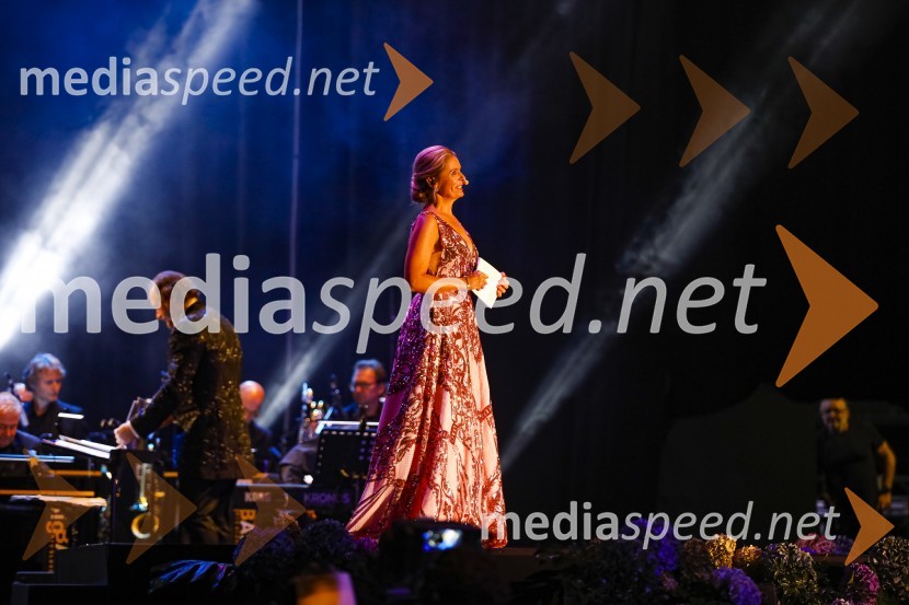  Bernarda Žarn, voditeljicaPoletna noč, gala koncert v okviru 68. Ljubljana Festivala