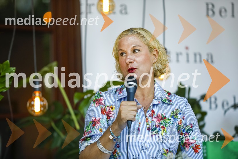  Ana Roš Stojan, kuharska mojstrica in najboljša chefinja na svetu po izboru akademije The World's 50 Best Restaurants ter direktorica Hiše FrankoAna Roš, predstavitev kuharske monografije Sonce in dež