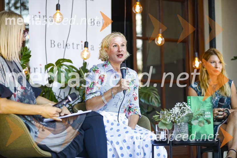  Ana Roš Stojan, kuharska mojstrica in najboljša chefinja na svetu po izboru akademije The World's 50 Best Restaurants ter direktorica Hiše Franko;  ... Ana Roš, predstavitev kuharske monografije Sonce in dež