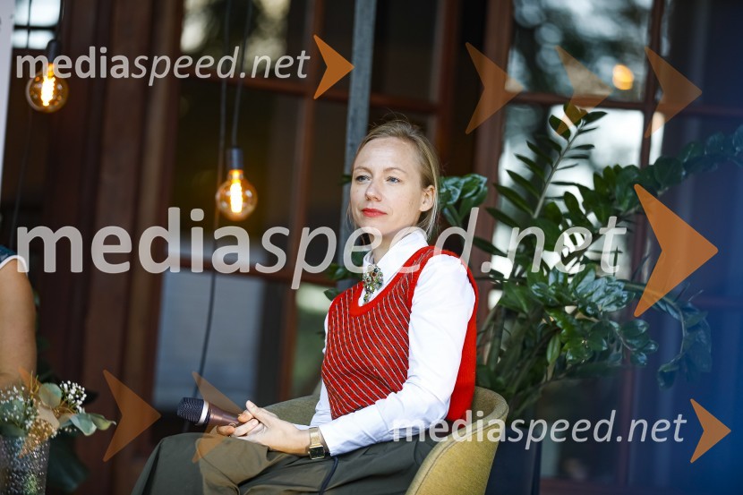  Suzana GabrijanAna Roš, predstavitev kuharske monografije Sonce in dež