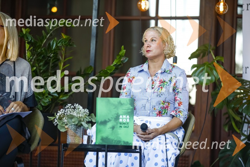  Ana Roš Stojan, kuharska mojstrica in najboljša chefinja na svetu po izboru akademije The World's 50 Best Restaurants ter direktorica Hiše FrankoAna Roš, predstavitev kuharske monografije Sonce in dež