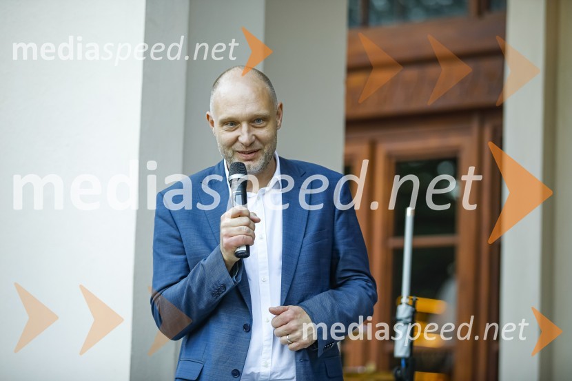  Mitja Čander, direktor, založba BeletrinaAna Roš, predstavitev kuharske monografije Sonce in dež