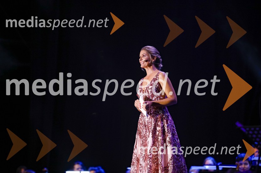  Bernarda Žarn, voditeljicaPoletna noč, gala koncert v okviru 68. Ljubljana Festivala