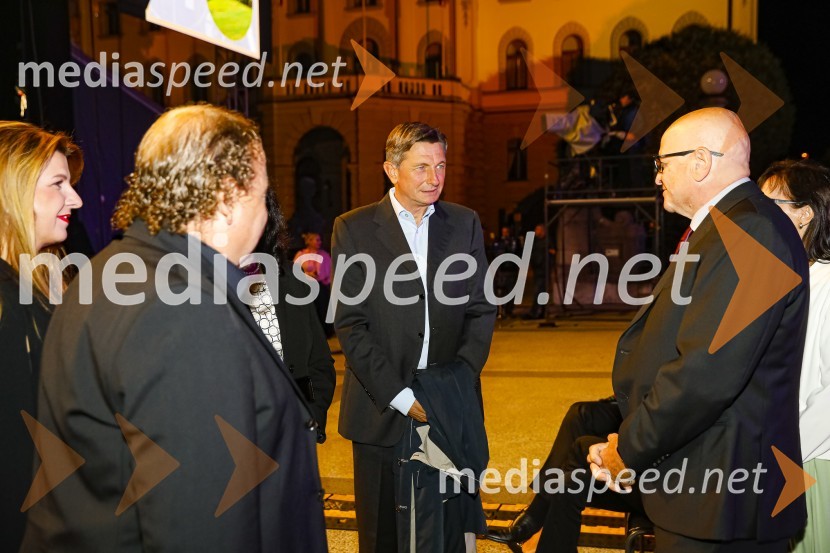  Janja Lamberger;  Darko  Brlek, direktor in umetniški vodja, Festival Ljubljana;  Borut Pahor, predsednik Republike Slovenije;  ... Poletna noč, gala koncert v okviru 68. Ljubljana Festivala