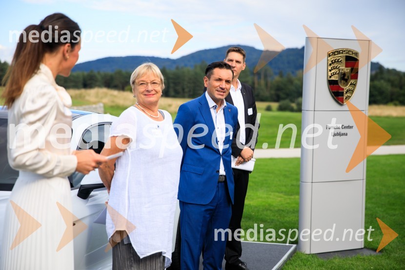  Tina Drolc, MBA, Vodja korporativnega komuniciranja in prireditev Slovensko-nemške gospodarske zbornice (AHK Slovenija);  Gertrud Rantzen, predsednica, Slovensko-nemška gospodarska zbornica;  ... ;  ... Sommerfest 2020, poletno druženje Slovensko-nemške gospodarske zbornice