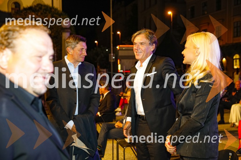  Darko  Brlek, direktor in umetniški vodja, Festival Ljubljana;  Borut Pahor, predsednik Republike Slovenije; mag. David Kastelic, predsednik uprave, Zavarovalnica Sava, d.d.; dr. Jerneja Kastelic, direktorica, Mercator nepremičninePoletna noč, gala koncert v okviru 68. Ljubljana Festivala