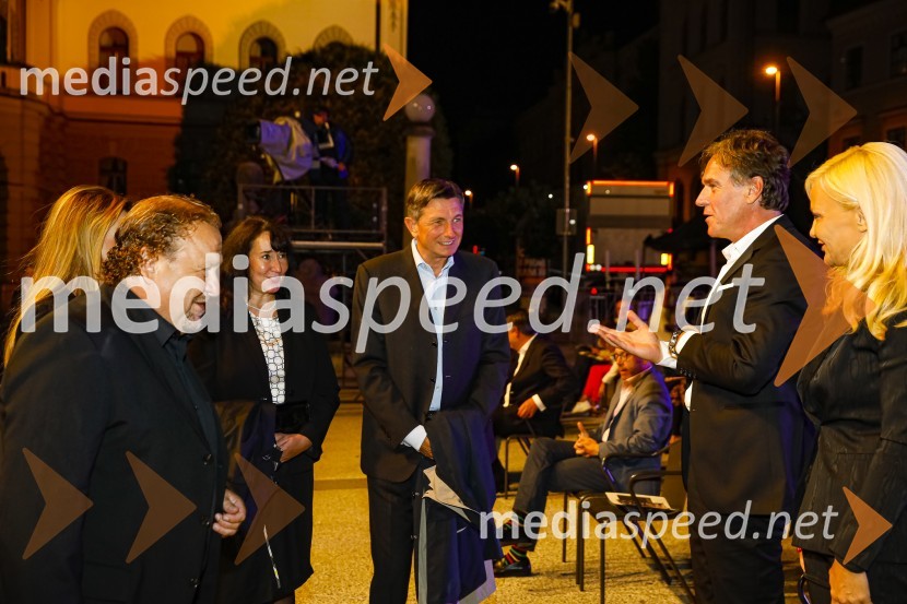  Janja Lamberger;  Darko  Brlek, direktor in umetniški vodja, Festival Ljubljana;  Tanja Pečar, odvetnica;  Borut Pahor, predsednik Republike Slovenije; mag. David Kastelic, predsednik uprave, Zavarovalnica Sava, d.d.; dr. Jerneja Kastelic, direktorica, Mercator nepremičninePoletna noč, gala koncert v okviru 68. Ljubljana Festivala