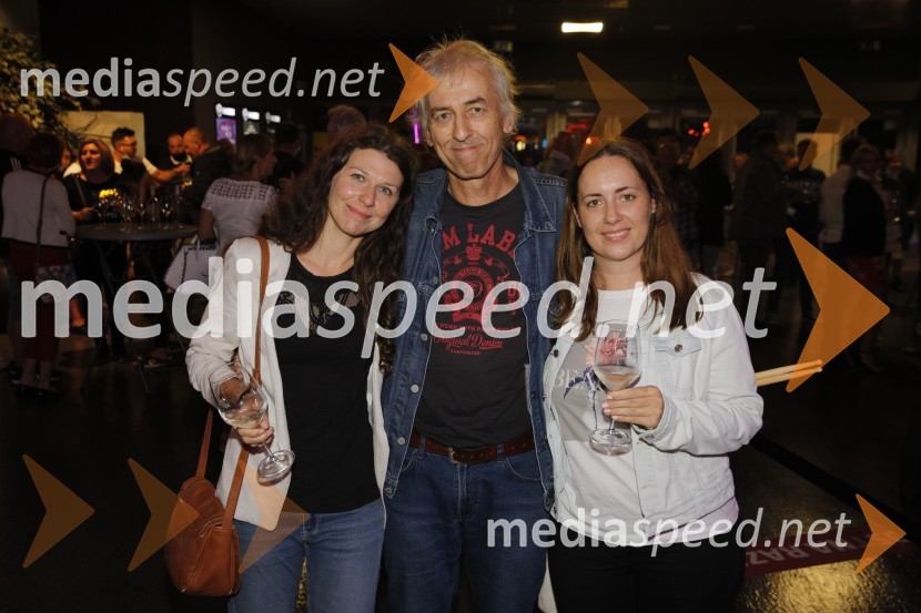  Anka Slana, pevka, Bambole;  Mario Modrinjak;  ... Biti Mario, premiera filma v Mariboxu