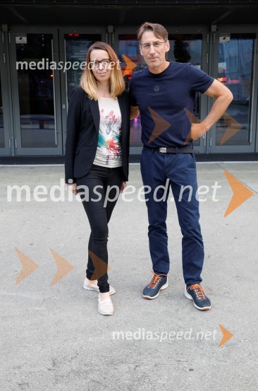  Ksenija Arzenšek, namestnica direktorja MARIBOX;  Rudi Uran, slikar, režiserBiti Mario, premiera filma v Mariboxu