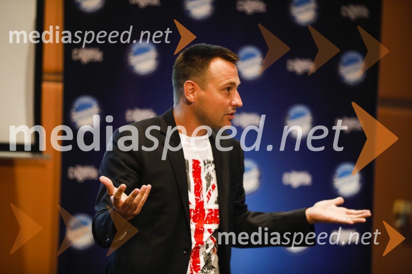  Bruno Šimleša, priznani hrvaški pisec literature s področja popularne psihologije in duhovnosti.Trusted Brand 2020, podelitev priznanj