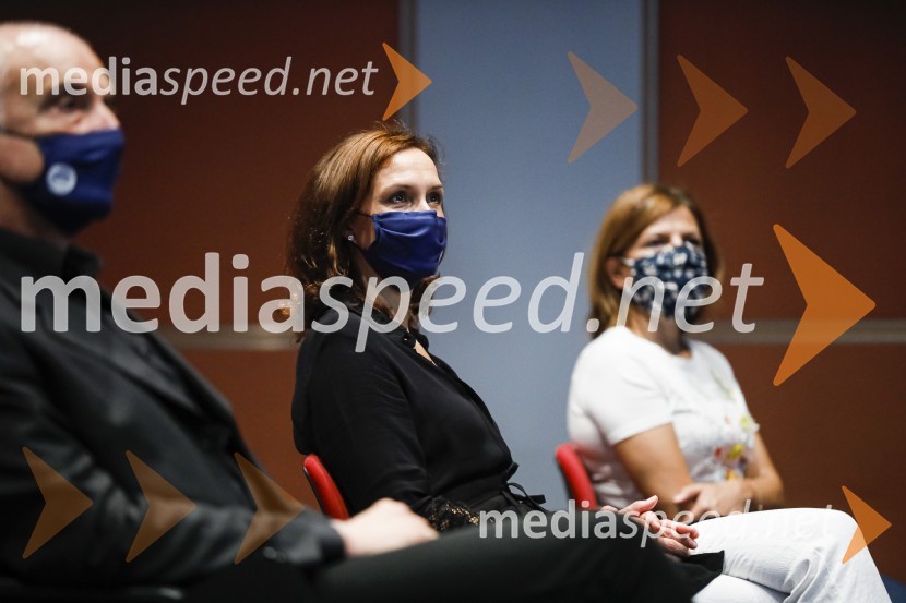  Ivo Boscarol, generalni direktor Pipistrel d.o.o.;  Polona Stepišnik, direktorica prodaje, Založba Mladinska knjiga; mag. Sonja  Šmuc, generalna direktorica Gospodarske zbornice SlovenijeTrusted Brand 2020, podelitev priznanj