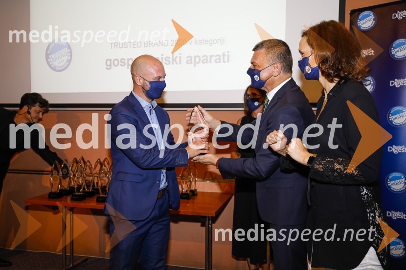  ... ;  Daniel Škraba, vodja Reader's Digest Slovenija;  Polona Stepišnik, direktorica prodaje, Založba Mladinska knjigaTrusted Brand 2020, podelitev priznanj