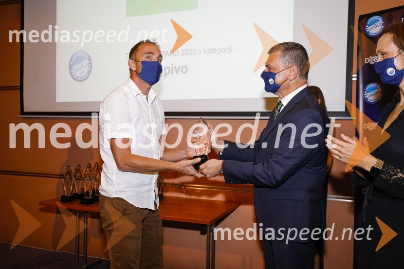  Urban Kramberger, manager blagovne skupine, Pivovarna Laško Union;  Daniel Škraba, vodja Reader's Digest SlovenijaTrusted Brand 2020, podelitev priznanj
