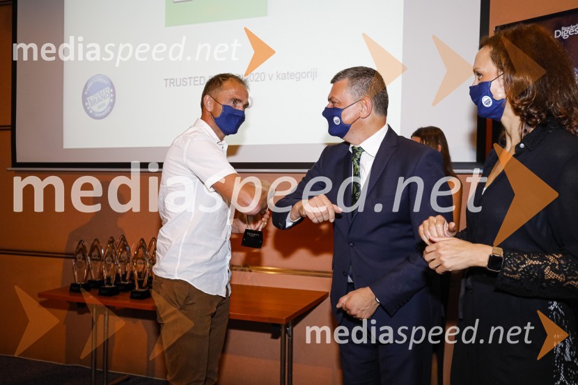 Urban Kramberger, manager blagovne skupine, Pivovarna Laško Union;  Daniel Škraba, vodja Reader's Digest Slovenija;  Polona Stepišnik, direktorica prodaje, Založba Mladinska knjigaTrusted Brand 2020, podelitev priznanj