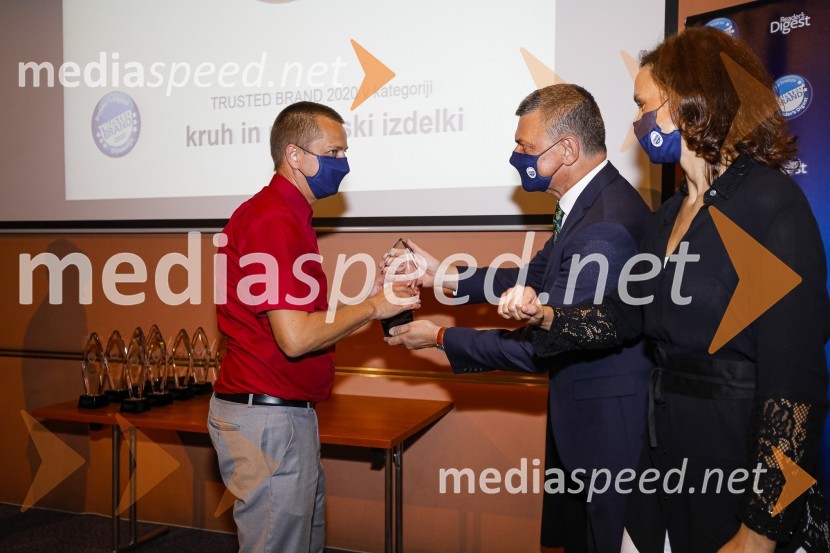  ... ;  Daniel Škraba, vodja Reader's Digest Slovenija;  Polona Stepišnik, direktorica prodaje, Založba Mladinska knjigaTrusted Brand 2020, podelitev priznanj