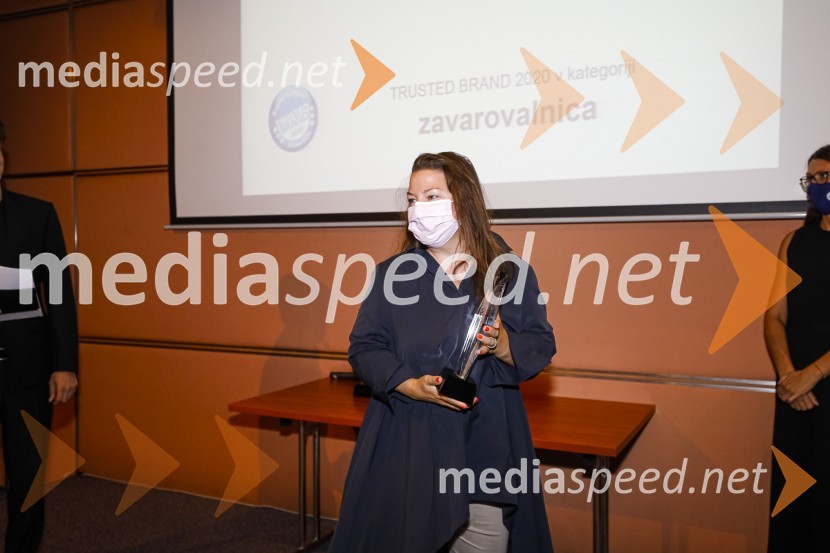  Tjaša Kolenc Filipčič, vodja upravljanja z blagovno znamko in direktorica marketinga v Skupini TriglavTrusted Brand 2020, podelitev priznanj