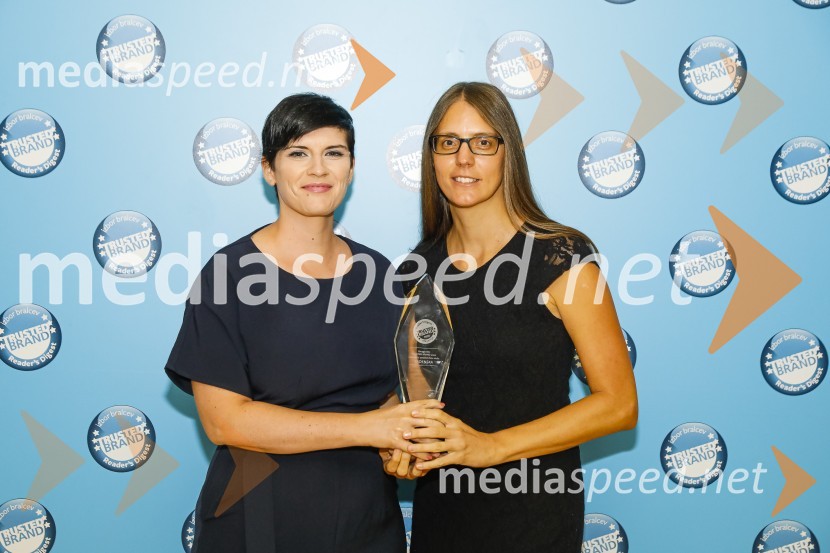  Alenka Dujanović, specialist za odnose z javnostmi, Radenska Adriatic;  Vesna Šavel Geder, RadenskaTrusted Brand 2020, podelitev priznanj