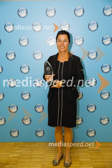  Maja Remic, direktorica maloprodaje in marketinga AlpinaTrusted Brand 2020, podelitev priznanj
